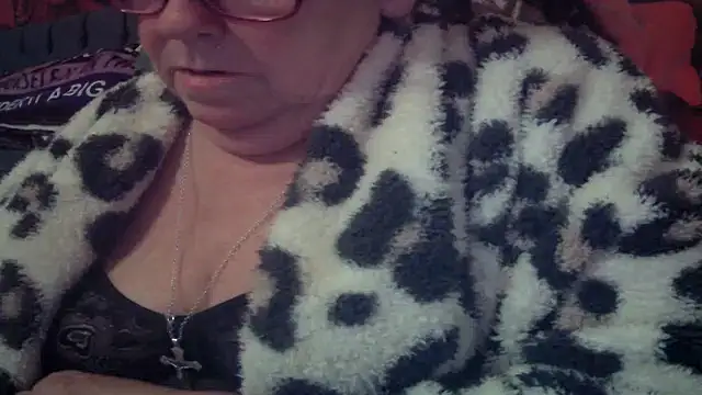 Snapshot of Playful_MILF_Demi chatting on April 21, 2026, 9:43 pm Playful MILF Demi online show from April 21, 2026, 9:43 pm
