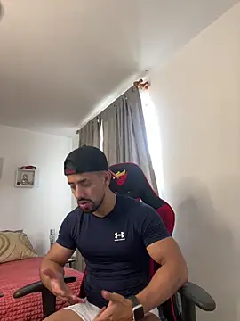 Snapshot of Ezzio_Scolaro chatting on November 6, 2025, 7:29 pm Ezzio Scolaro online show from November 6, 2025, 7:29 pm