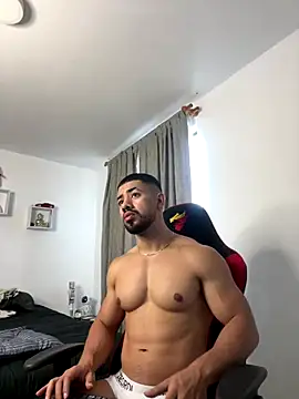 Snapshot of Ezzio_Scolaro chatting on November 3, 2025, 12:09 pm Ezzio Scolaro online show from November 3, 2025, 12:09 pm