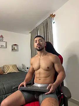 Snapshot of Ezzio_Scolaro chatting on October 27, 2025, 12:06 pm Ezzio Scolaro online show from October 27, 2025, 12:06 pm