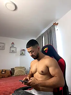 Snapshot of Ezzio_Scolaro chatting on November 11, 2025, 12:11 pm Ezzio Scolaro online show from November 11, 2025, 12:11 pm