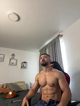 Snapshot of Ezzio_Scolaro chatting on October 31, 2025, 12:46 pm Ezzio Scolaro online show from October 31, 2025, 12:46 pm