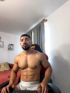 Snapshot of Ezzio_Scolaro chatting on November 12, 2025, 12:20 pm Ezzio Scolaro online show from November 12, 2025, 12:20 pm