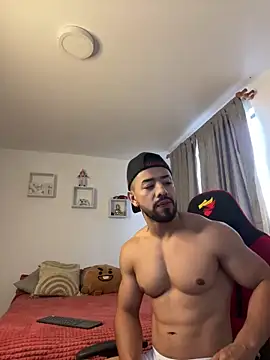 Snapshot of Ezzio_Scolaro chatting on November 13, 2025, 11:47 am Ezzio Scolaro online show from November 13, 2025, 11:47 am