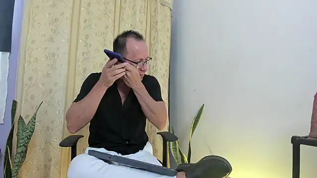 Snapshot of _axelking_ chatting on April 30, 2026, 11:28 am axelking online show from April 30, 2026, 11:28 am