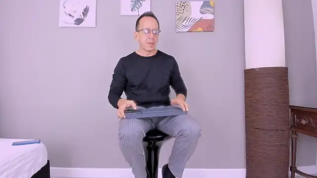  axelking  online show from October 17, 2025, 11:45 am