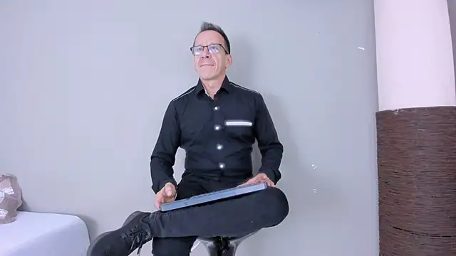  axelking  online show from November 10, 2025, 11:48 am