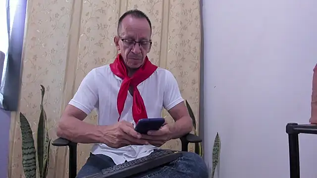 Snapshot of _axelking_ chatting on April 13, 2026, 11:36 am axelking online show from April 13, 2026, 11:36 am