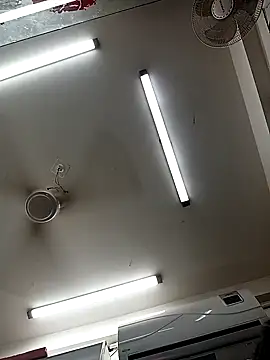 mfrboss1 online show from October 5, 2025, 5:42 am