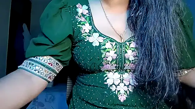 Snapshot of horny_milf_couple chatting on May 13, 2026, 6:04 pm horny milf couple online show from May 13, 2026, 6:04 pm