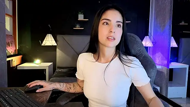 Snapshot of giapearl25 chatting on November 12, 2025, 1:32 am giapearl25 online show from November 12, 2025, 1:32 am