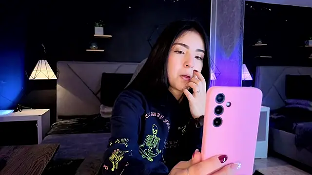 Snapshot of giapearl25 chatting on November 6, 2025, 1:37 pm giapearl25 online show from November 6, 2025, 1:37 pm