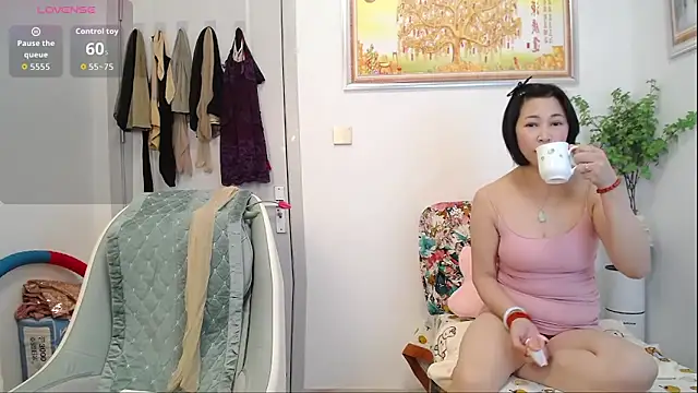 selinajuan online show from February 7, 2026, 11:35 pm