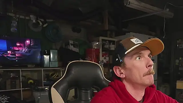 Snapshot of AverageMaleJay chatting on November 5, 2025, 3:20 am AverageMaleJay online show from November 5, 2025, 3:20 am