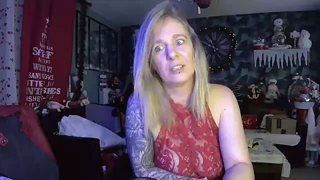 Snapshot of Delichieuse5 chatting on January 5, 2026, 8:56 pm Delichieuse5 online show from January 5, 2026, 8:56 pm