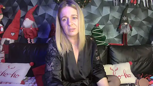 Delichieuse5 online show from December 15, 2025, 8:47 pm