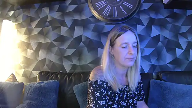 Snapshot of Delichieuse5 chatting on June 25, 2026, 7:52 pm Delichieuse5 online show from June 25, 2026, 7:52 pm