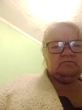 LusiyaGold5 online show from November 16, 2025, 9:08 pm