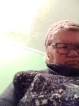 Snapshot of LusiyaGold5 chatting on March 1, 2026, 11:27 pm LusiyaGold5 online show from March 1, 2026, 11:27 pm