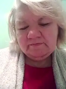 Snapshot of LusiyaGold5 chatting on January 11, 2026, 10:49 pm LusiyaGold5 online show from January 11, 2026, 10:49 pm