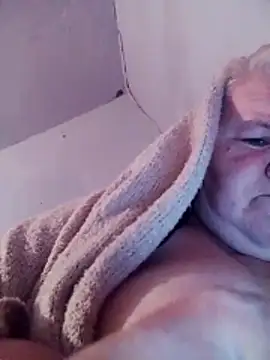 LusiyaGold5 online show from November 17, 2025, 9:19 pm