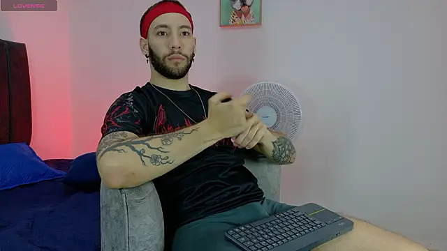 angel kyrozz online show from March 12, 2026, 6:56 pm