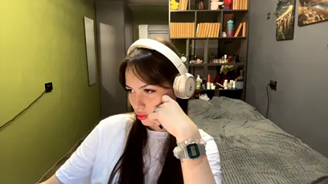 Snapshot of MysticAlisa chatting on October 16, 2025, 10:01 am MysticAlisa online show from October 16, 2025, 10:01 am