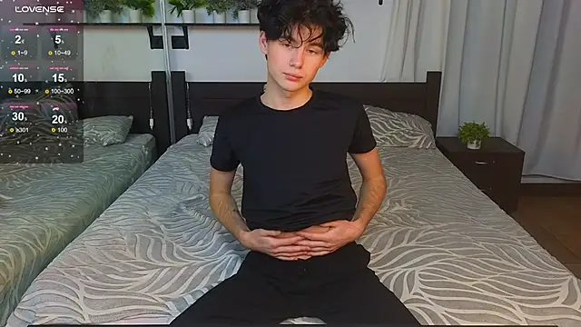 Cute Mike online show from November 17, 2025, 2:43 pm