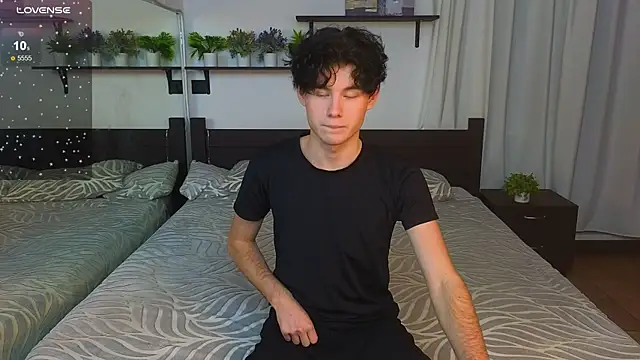 Cute Mike online show from November 18, 2025, 4:54 pm