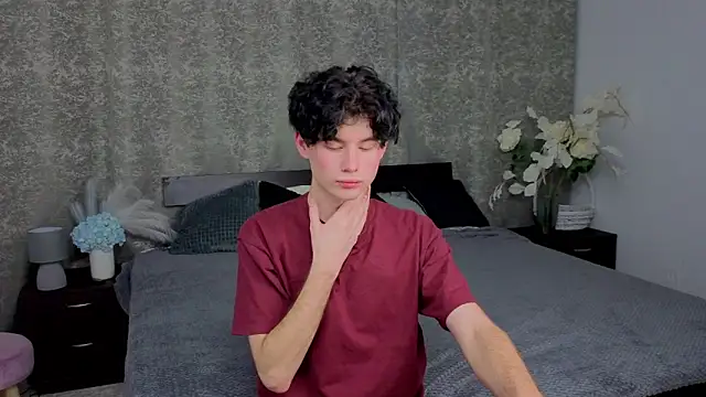 Cute Mike online show from November 19, 2025, 7:58 pm