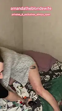 Snapshot of amandatheblondewife chatting on April 4, 2026, 5:47 am amandatheblondewife online show from April 4, 2026, 5:47 am