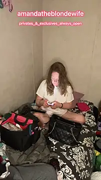 Snapshot of amandatheblondewife chatting on March 14, 2026, 10:10 am amandatheblondewife online show from March 14, 2026, 10:10 am