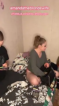 Snapshot of amandatheblondewife chatting on March 13, 2026, 4:28 am amandatheblondewife online show from March 13, 2026, 4:28 am