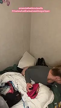 Snapshot of amandatheblondewife chatting on April 9, 2026, 6:52 am amandatheblondewife online show from April 9, 2026, 6:52 am