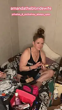Snapshot of amandatheblondewife chatting on April 6, 2026, 6:58 am amandatheblondewife online show from April 6, 2026, 6:58 am