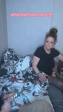 Snapshot of amandatheblondewife chatting on April 2, 2026, 6:42 am amandatheblondewife online show from April 2, 2026, 6:42 am