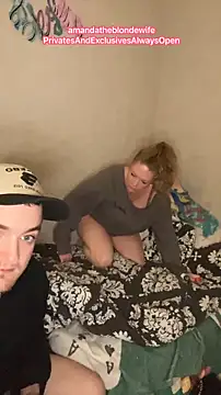 Snapshot of amandatheblondewife chatting on April 10, 2026, 7:15 am amandatheblondewife online show from April 10, 2026, 7:15 am