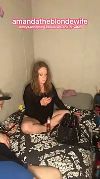 Snapshot of amandatheblondewife chatting on March 9, 2026, 7:56 am amandatheblondewife online show from March 9, 2026, 7:56 am