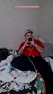 Snapshot of amandatheblondewife chatting on April 14, 2026, 10:53 am amandatheblondewife online show from April 14, 2026, 10:53 am