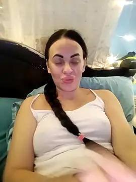 Snapshot of Stefaniyaxq chatting on October 13, 2025, 8:43 pm Stefaniyaxq online show from October 13, 2025, 8:43 pm