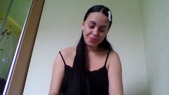 Snapshot of Stefaniyaxq chatting on October 8, 2025, 8:49 am Stefaniyaxq online show from October 8, 2025, 8:49 am