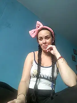 Snapshot of Stefaniyaxq chatting on October 31, 2025, 9:39 am Stefaniyaxq online show from October 31, 2025, 9:39 am