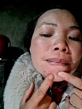 miomio-12 online show from February 13, 2026, 3:23 pm