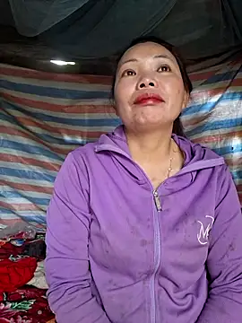 Snapshot of miomio-12 chatting on April 5, 2026, 12:17 am miomio-12 online show from April 5, 2026, 12:17 am