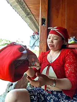 Snapshot of miomio-12 chatting on April 8, 2026, 7:21 am miomio-12 online show from April 8, 2026, 7:21 am