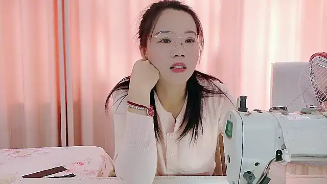 Snapshot of CCOO520 chatting on October 26, 2025, 6:14 am CCOO520 online show from October 26, 2025, 6:14 am