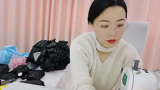 Snapshot of CCOO520 chatting on November 8, 2025, 5:44 am CCOO520 online show from November 8, 2025, 5:44 am