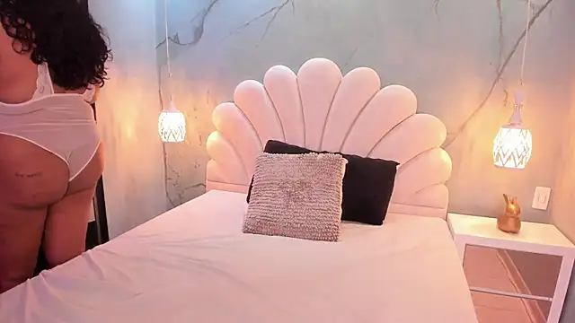 CatalinaCoopper online show from November 13, 2025, 4:27 am