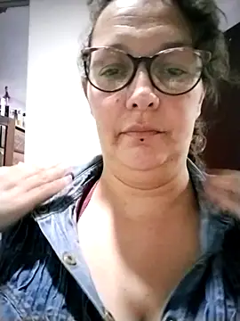 Snapshot of -saraqueen- chatting on November 14, 2025, 2:04 am -saraqueen- online show from November 14, 2025, 2:04 am