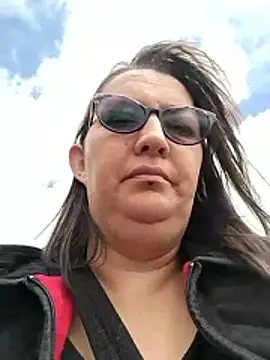 Snapshot of -saraqueen- chatting on December 3, 2025, 3:55 pm -saraqueen- online show from December 3, 2025, 3:55 pm